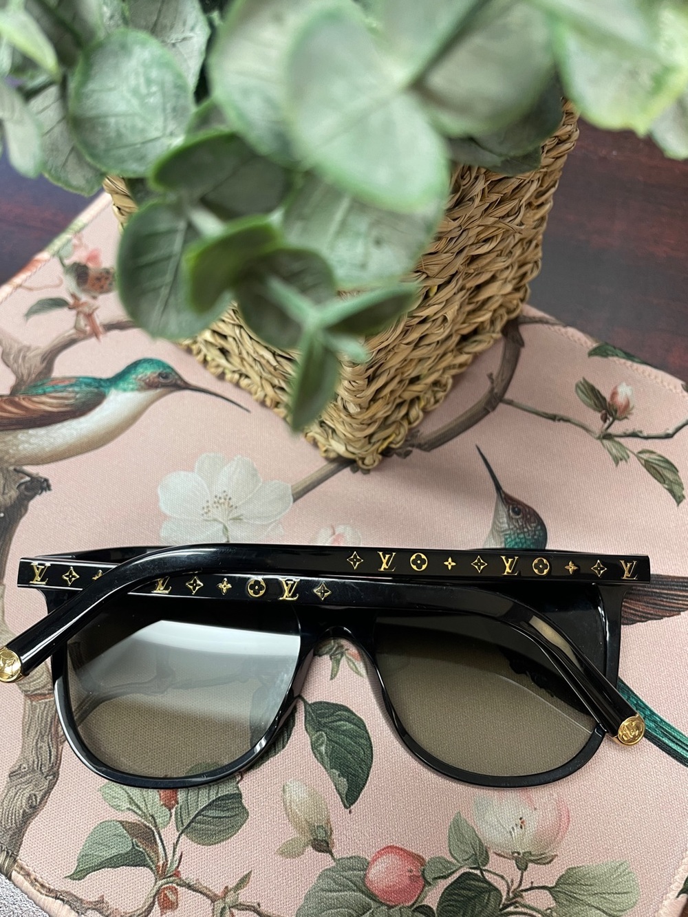 Louis Vuitton Black Polarized Gradient Lens Women's Sunglasses (Z1657W) - Picture 2 of 14